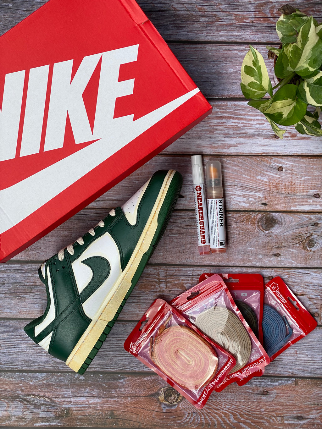 Sneaker Midsole Stainer - How to get that aged cream and sail look on the midsole?