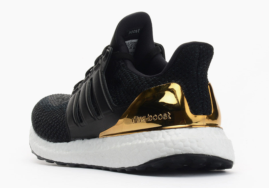 How To Lace Your Sneakers / Swap Your Shoe Laces : ADIDAS Ultra Boost Gold Medal