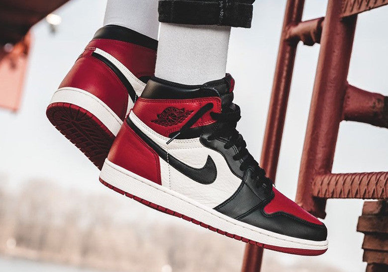 How To Lace Your Sneakers / Swap Your Shoe Laces : NIKE Air Jordan 1 Bred Toe