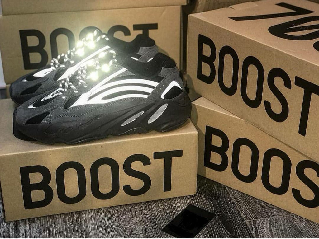First look at the Yeezy 700 V2 "Static Black?
