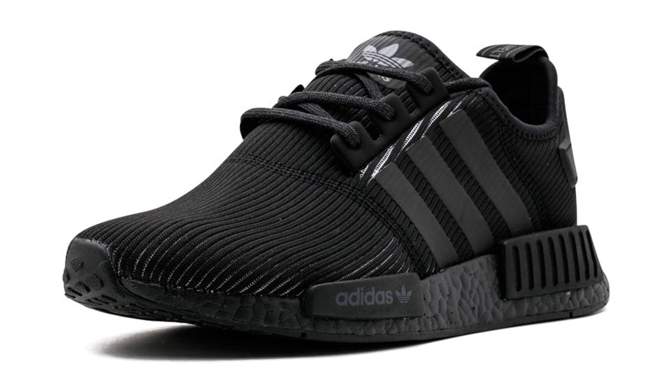 How To Lace Your Sneakers / Swap Your Shoe Laces : ADIDAS NMD R1 Triple Black